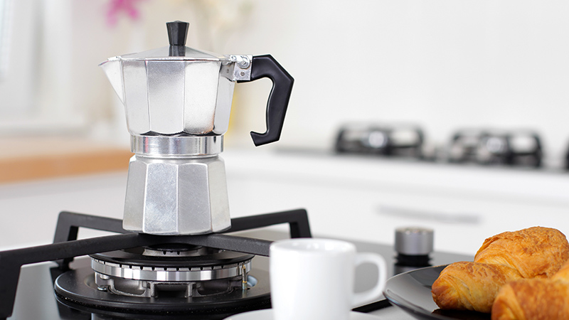 cafetera italiana al fuego